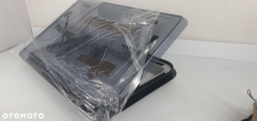 OKNO DACHOWE KAMPER REMIS REMI TOP 700X450 MERCEDES HYMER 700X450 - 1
