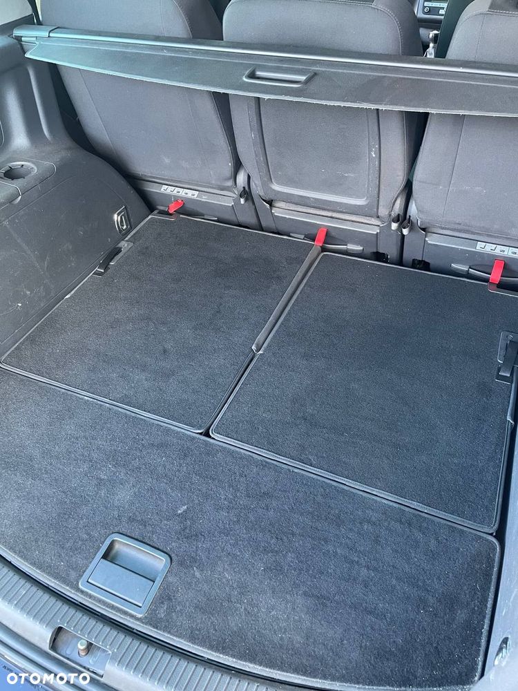 Volkswagen Touran - 20