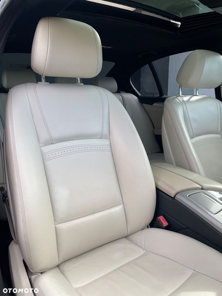 BMW Seria 5 535i xDrive - 27