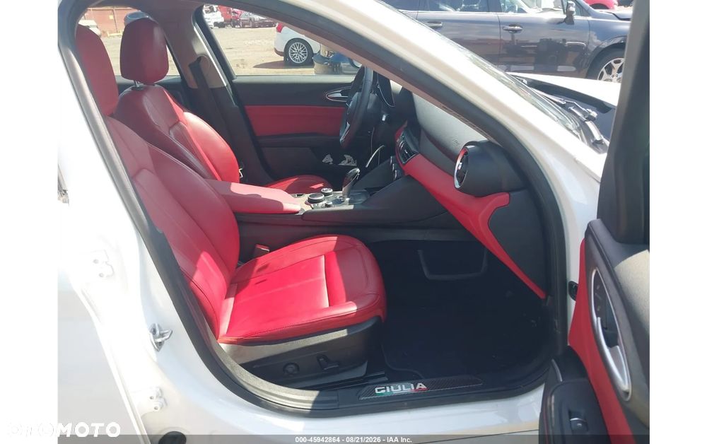 Alfa Romeo Giulia - 7