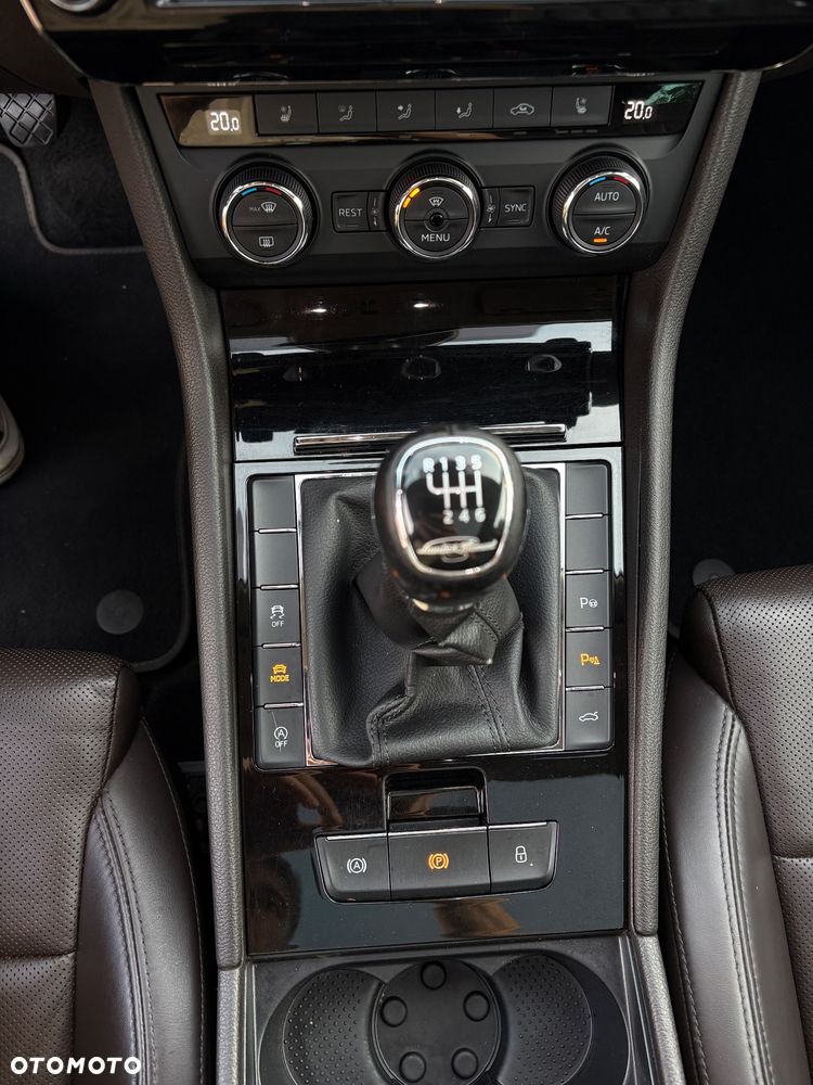Skoda Superb 2.0 TDI Premium Edition - 25