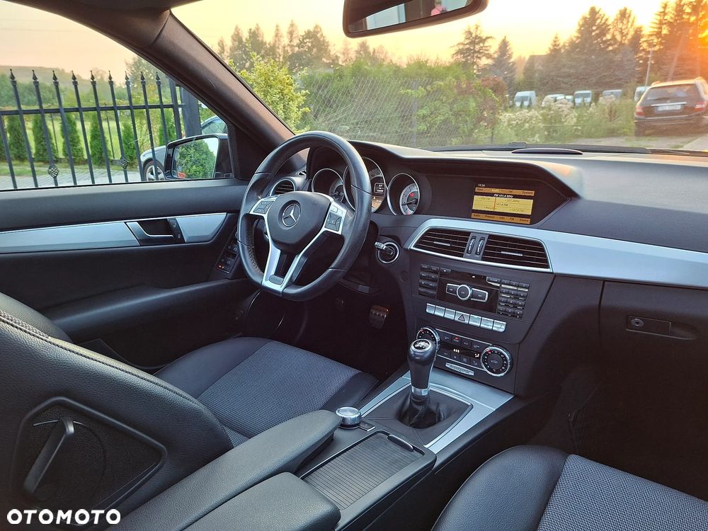 Mercedes-Benz Klasa C 200 CGI BlueEff Avantgarde - 2