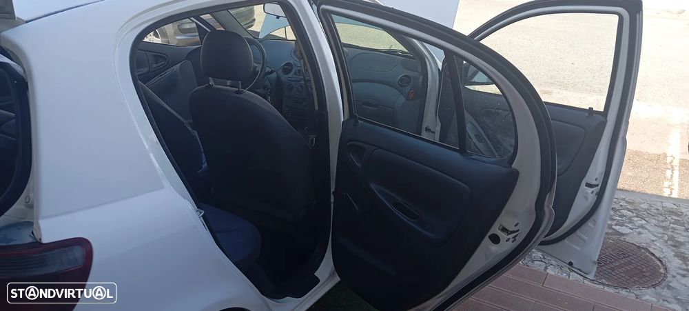 Toyota Yaris 1.0 Terra - 13