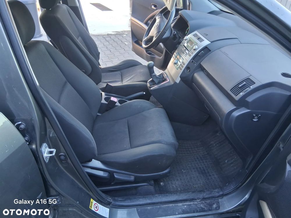 Toyota Corolla Verso 2.0 D-4D Terra 7os - 14