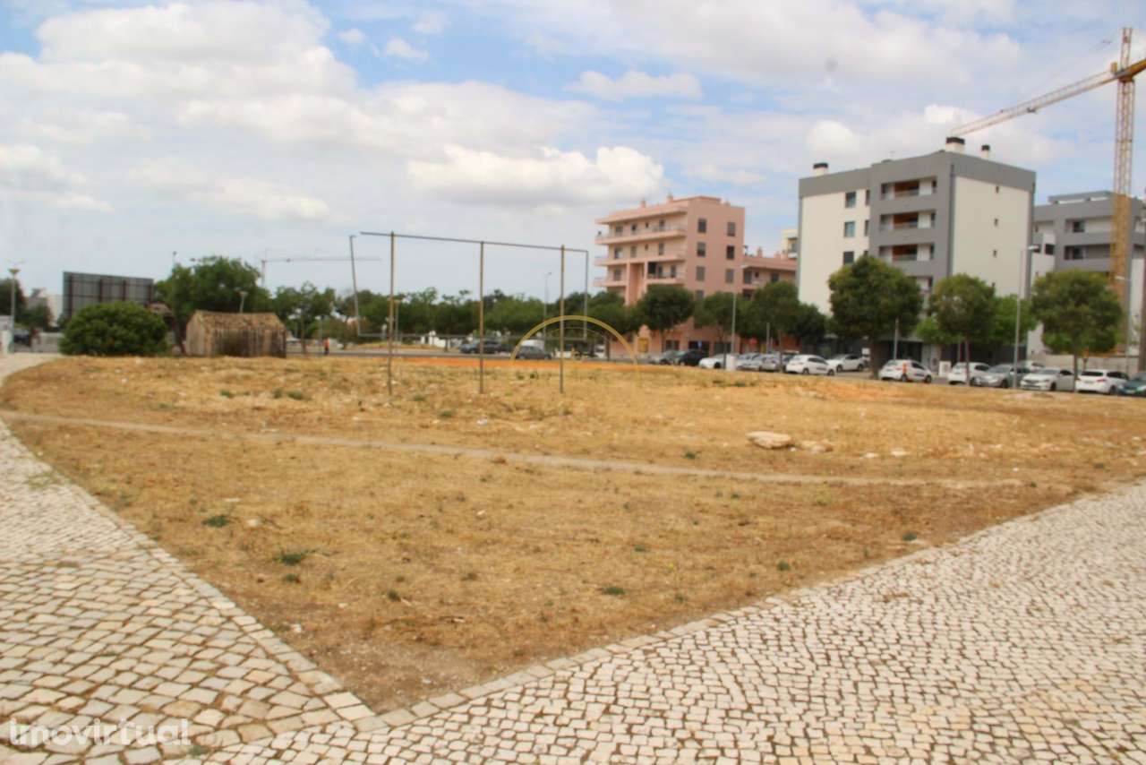 Amplo Lote de terreno situado na Urbanização de Vale de Ras em Loulé d - Grande imagem: 3/9