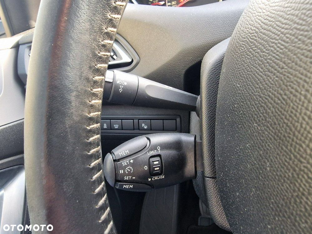 Peugeot 308 - 33