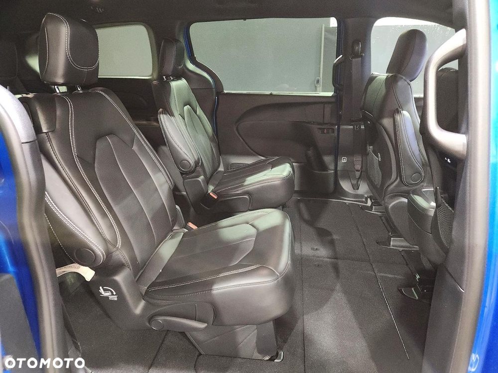 Chrysler Pacifica - 8
