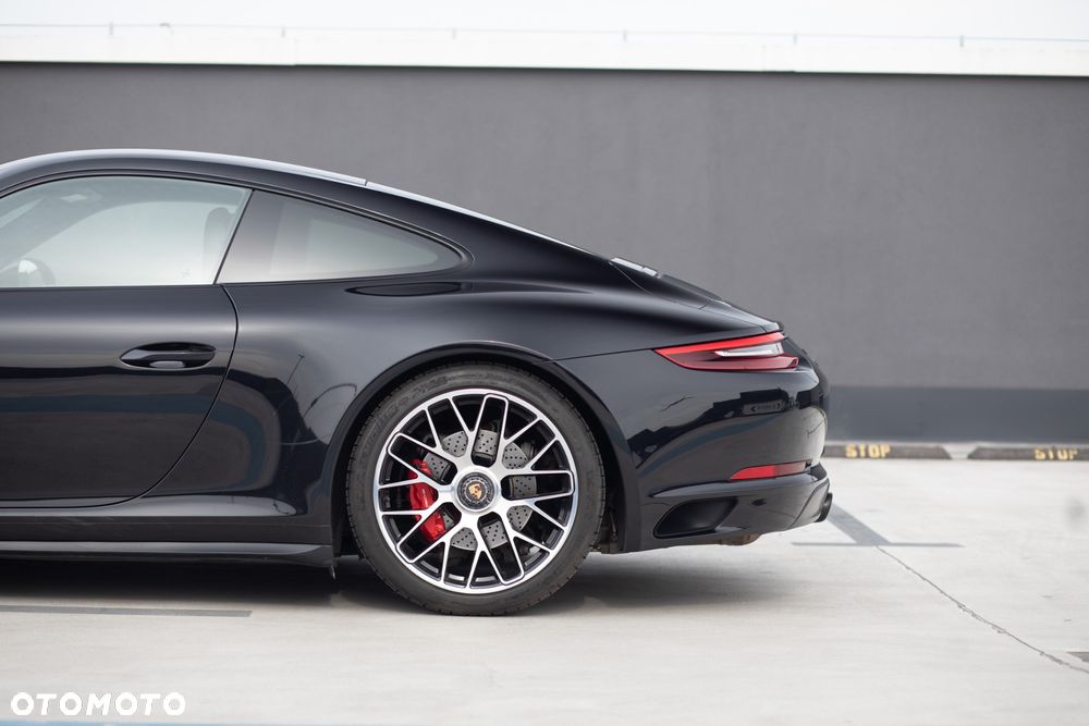 Porsche 911 Carrera GTS PDK - 13