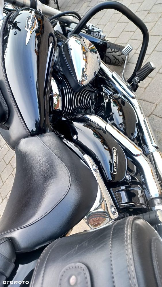 Suzuki Intruder - 8
