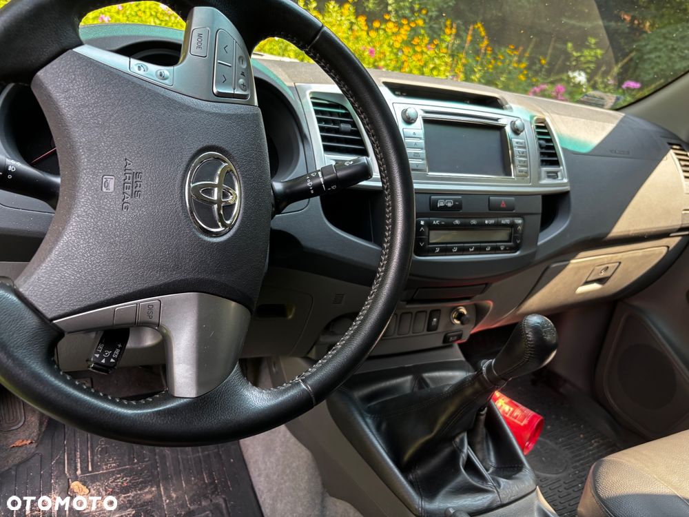 Toyota Hilux 3.0 D-4D SR5 - 9