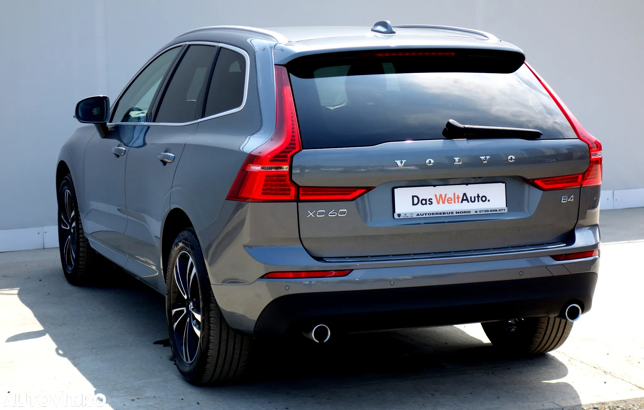 Volvo XC 60 B4 MHEV AT8 FWD Momentum - 12