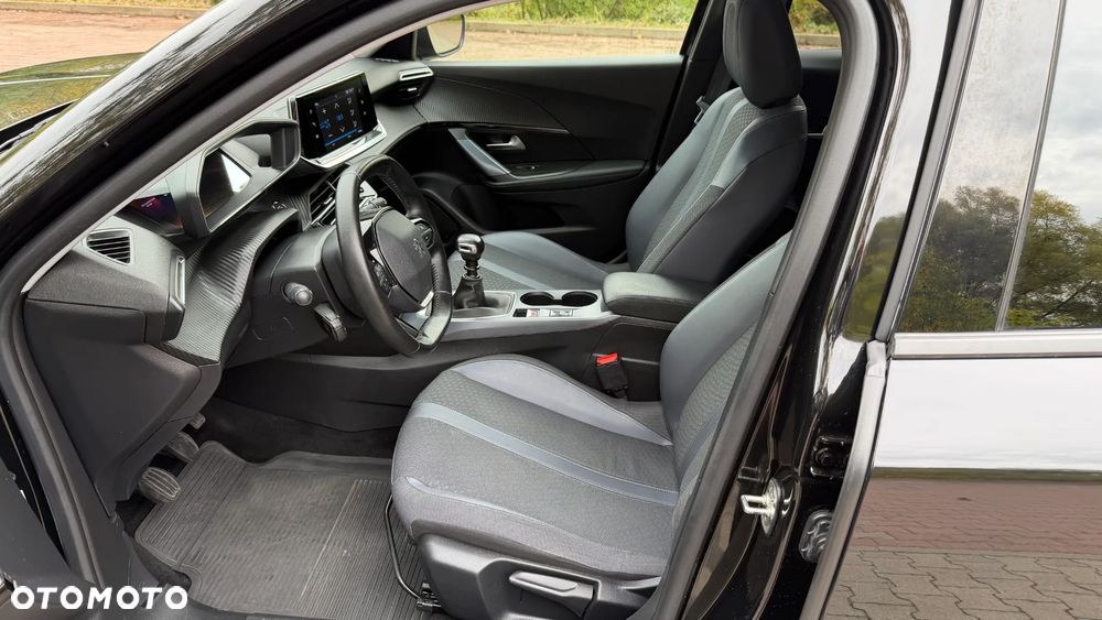 Peugeot 2008 1.2 PureTech Allure Pack S&S - 23