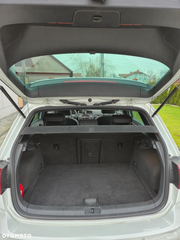 Volkswagen Golf - 10