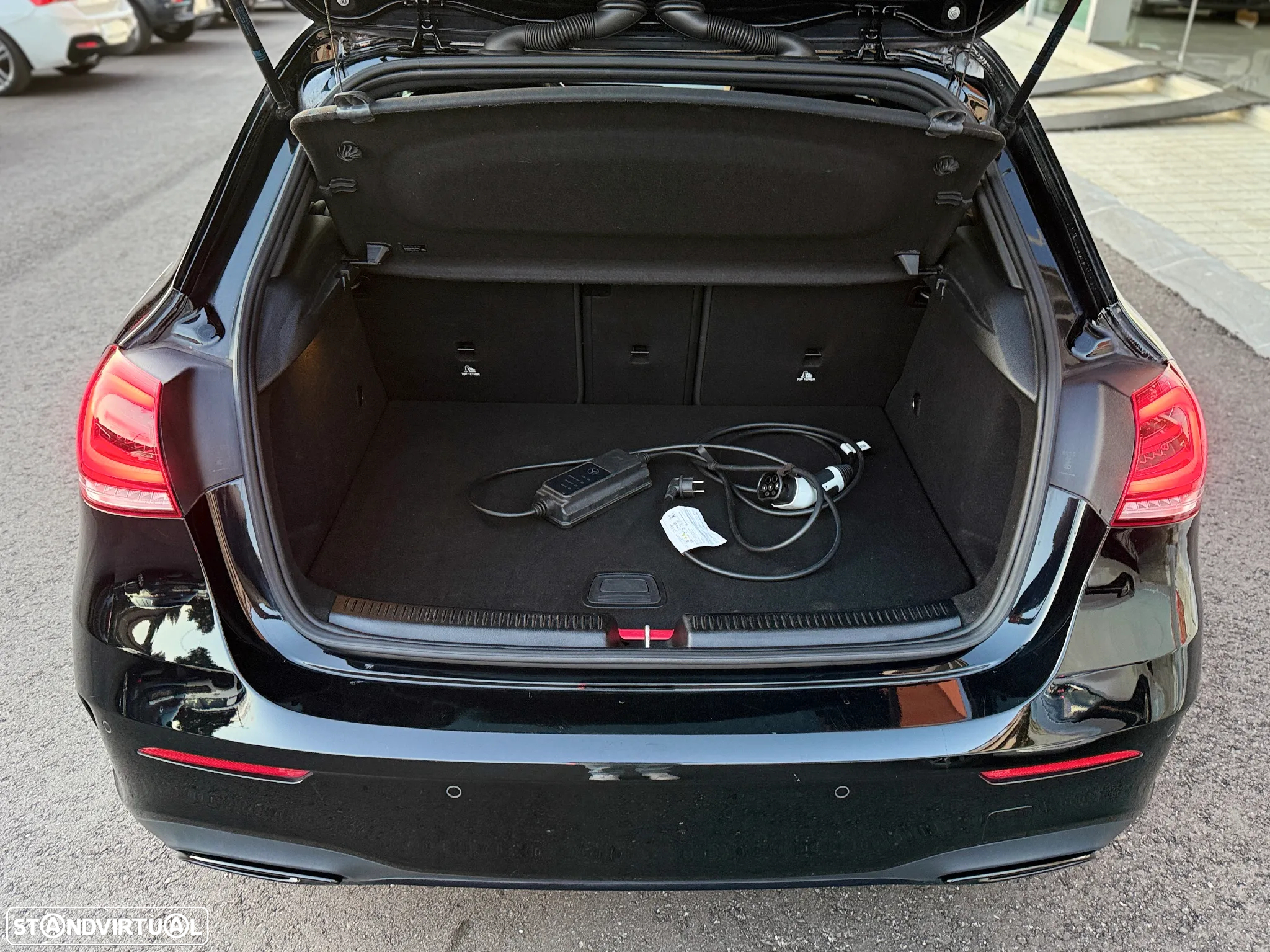 Mercedes-Benz A 250 e 8G-DCT AMG Line - 11