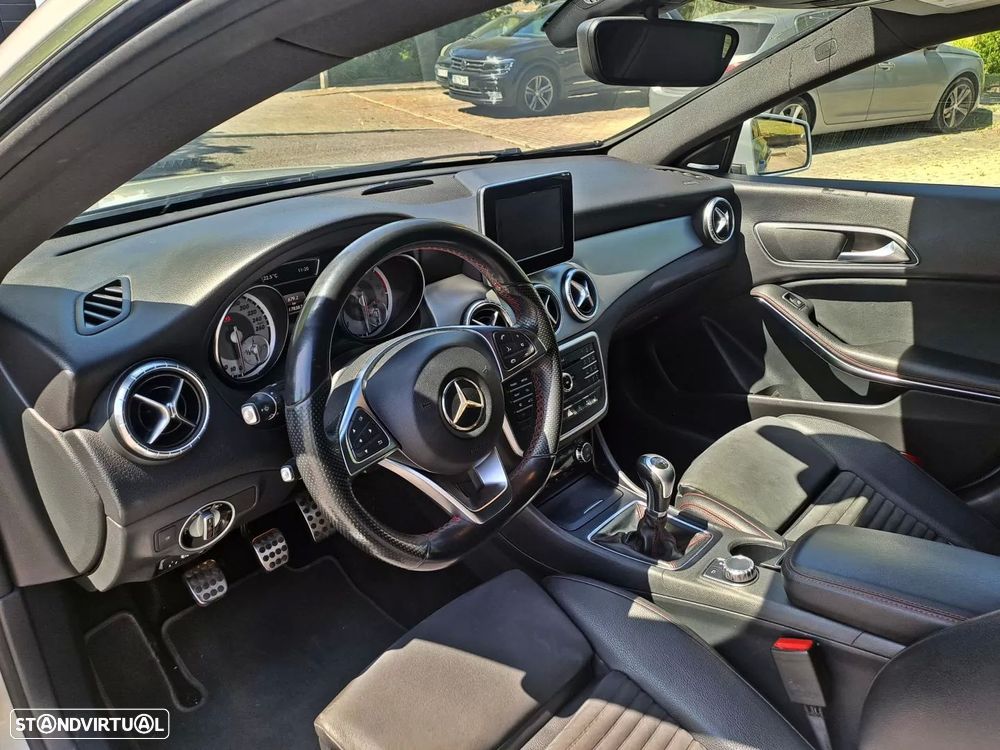 Mercedes-Benz CLA 180 d Shooting Brake AMG Line - 12