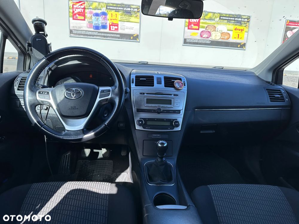 Toyota Avensis 1.6 Luna - 17