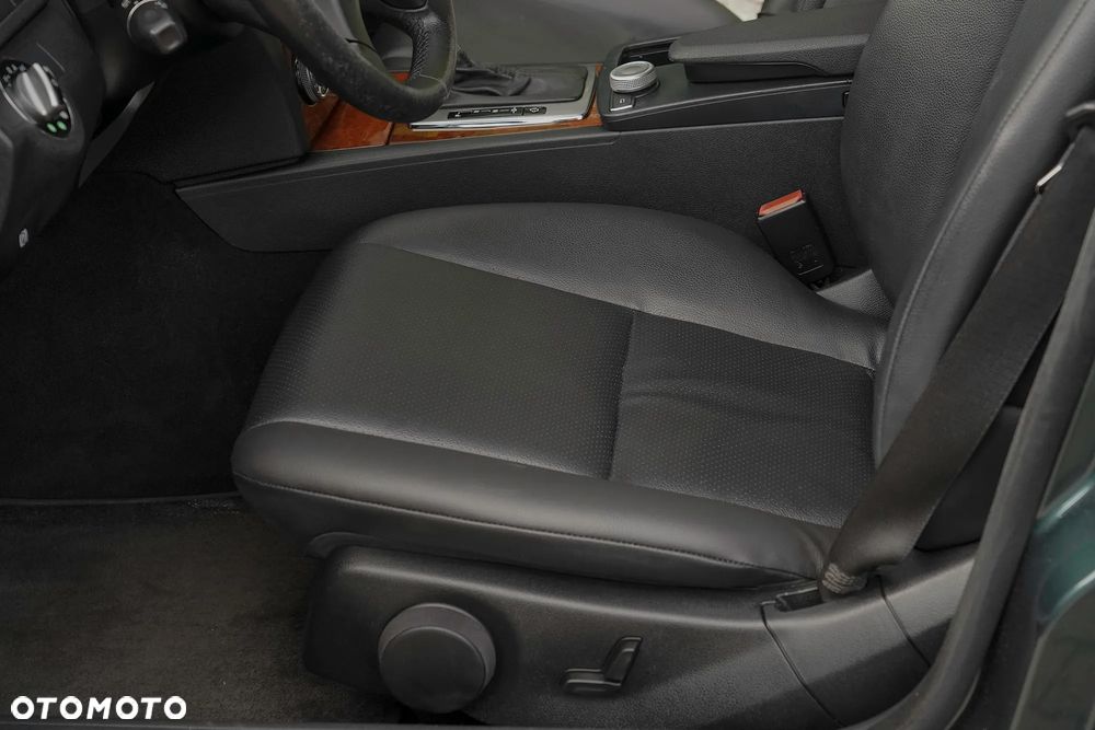 Mercedes-Benz Klasa C 300 7G-TRONIC SPORT EDITION - 33