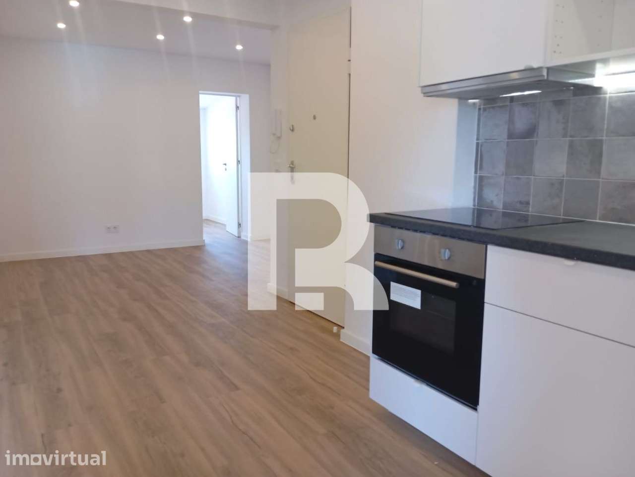 Apartamento T2 totalmente Remodelado c/ terraço em Queluz - Grande imagem: 4/19
