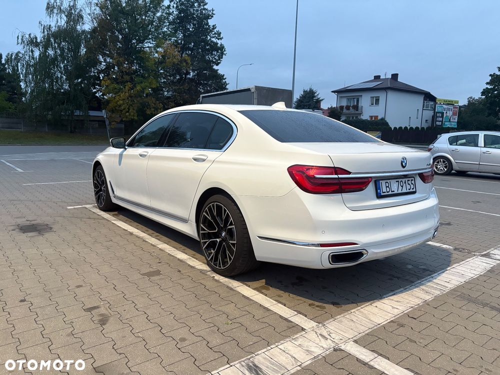 BMW Seria 7 740i - 5