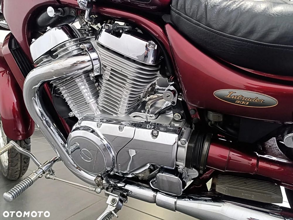 Suzuki Intruder - 13