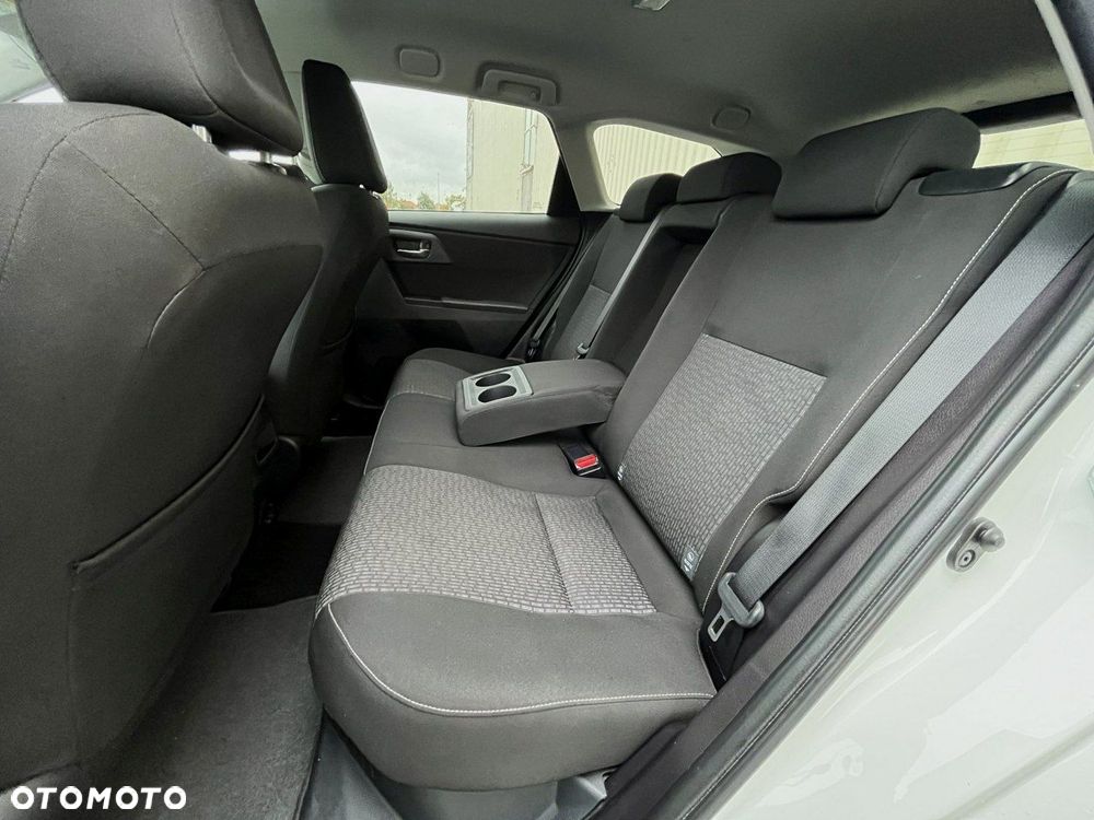 Toyota Auris - 13