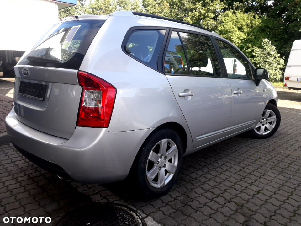 Kia Carens - 12