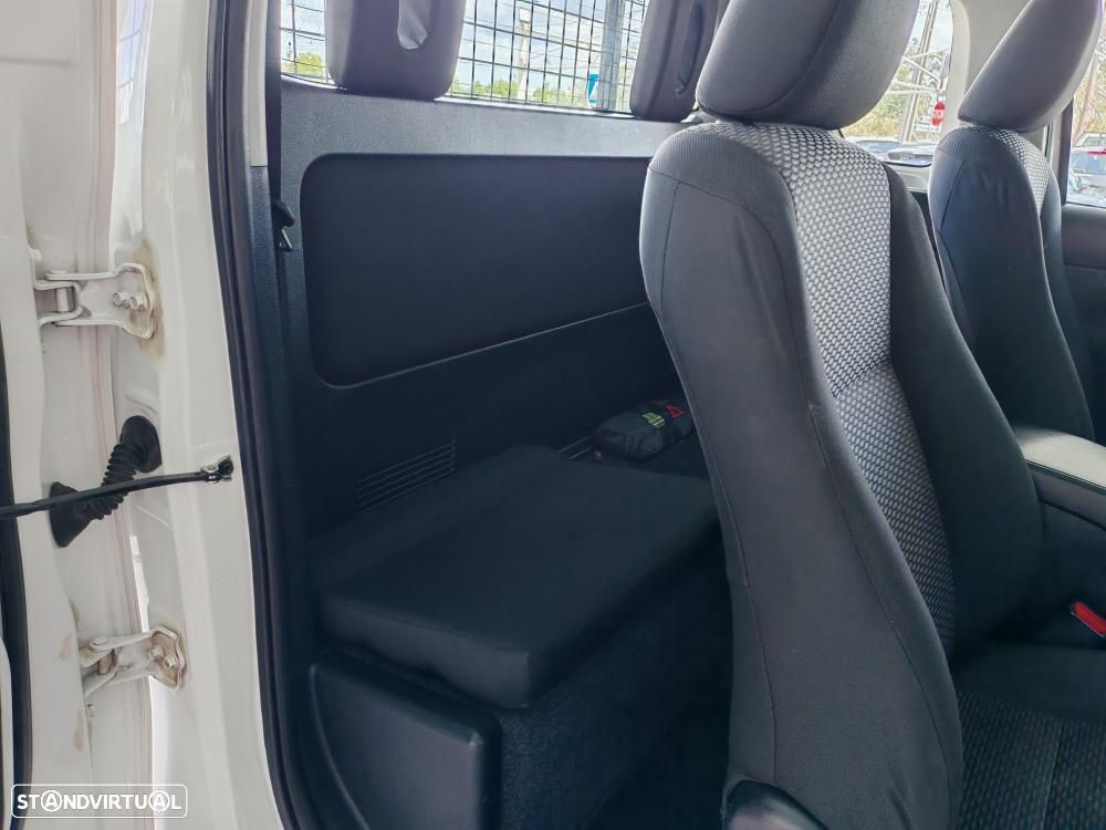 Toyota Hilux 2.4 D-4D 4WD CE 3L - 12