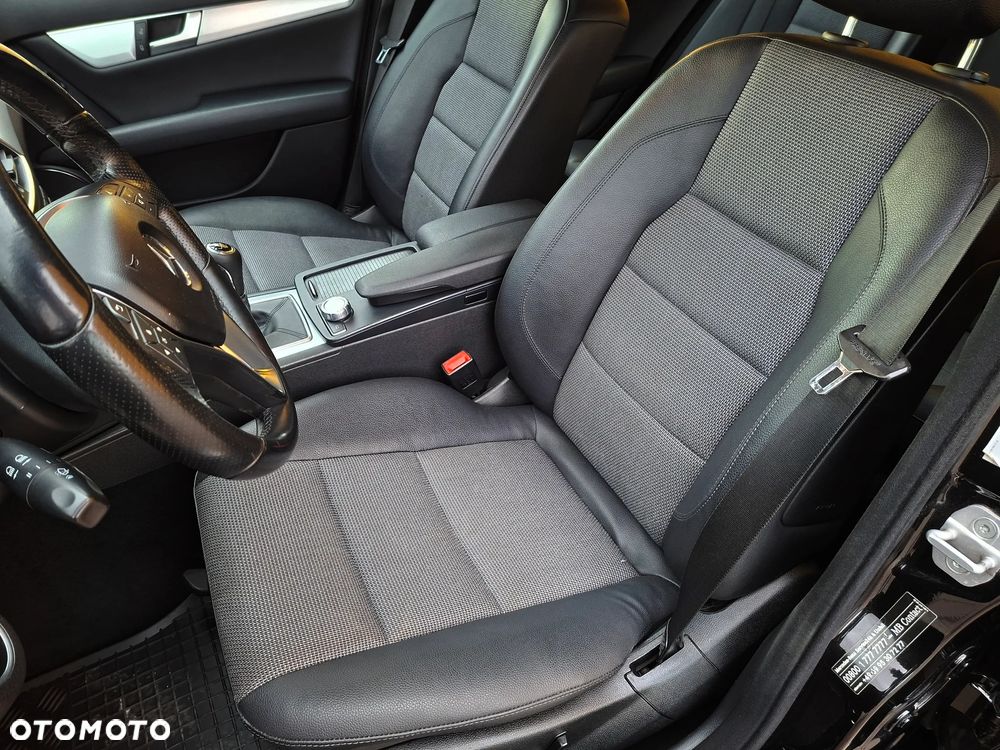 Mercedes-Benz Klasa C 180 CGI BlueEFFICIENCY Avantgarde - 18