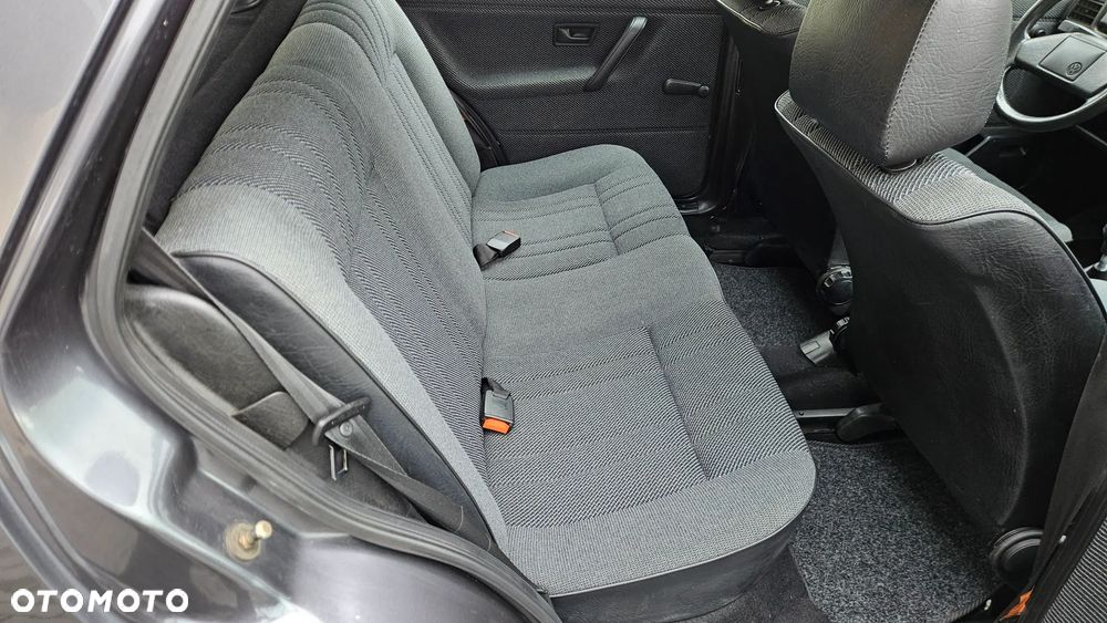 Volkswagen Golf 1.6 GL D - 20