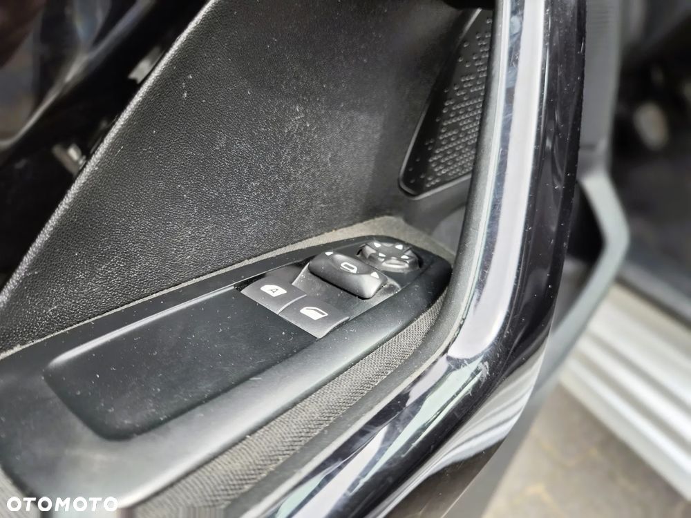 Peugeot 208 - 19