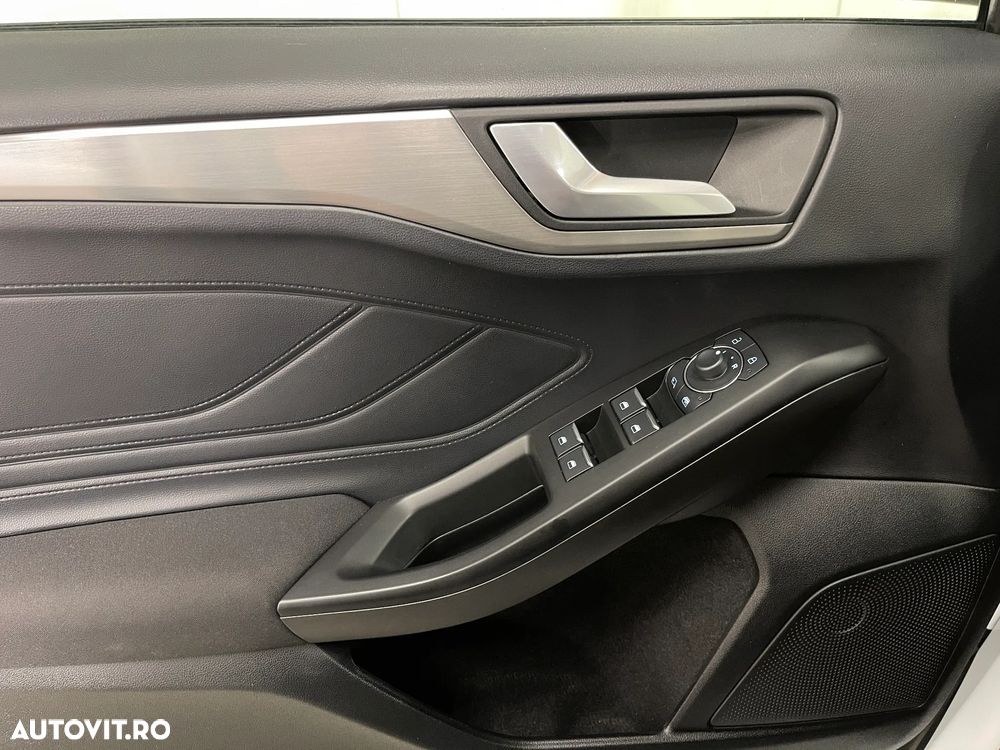 Ford Focus 1.0 EcoBoost Titanium - 24
