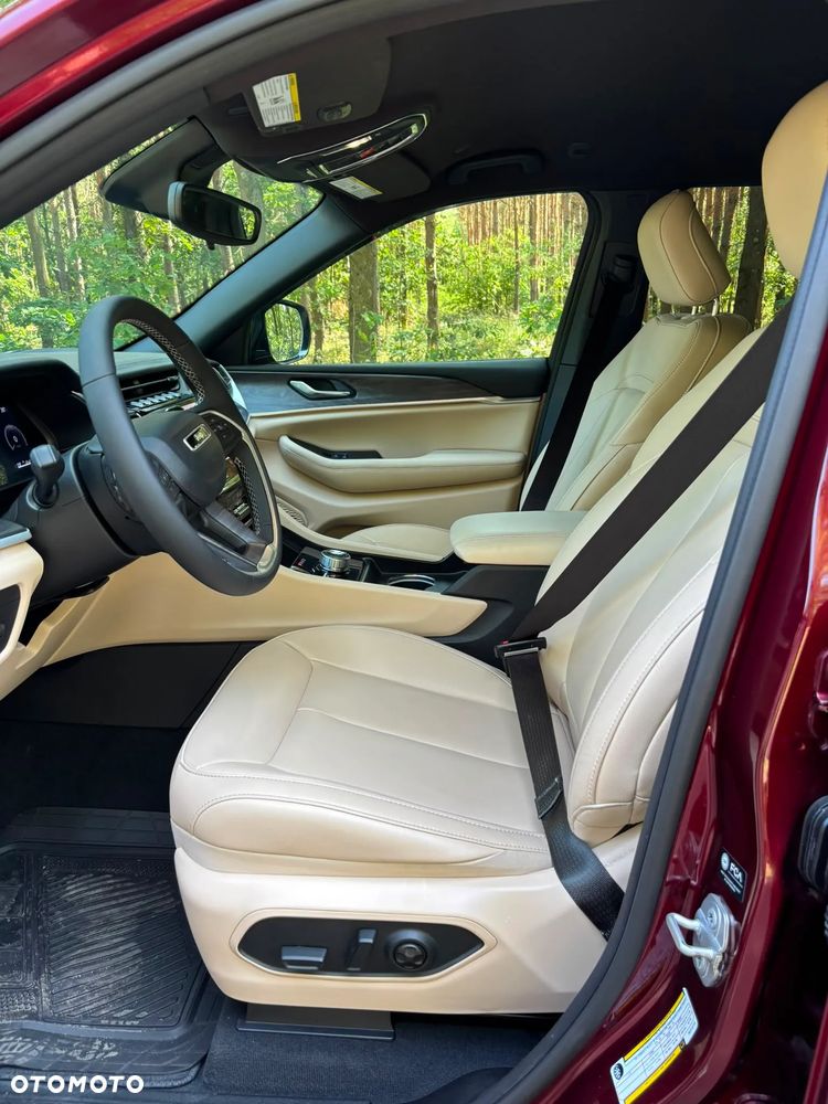 Jeep Grand Cherokee - 20