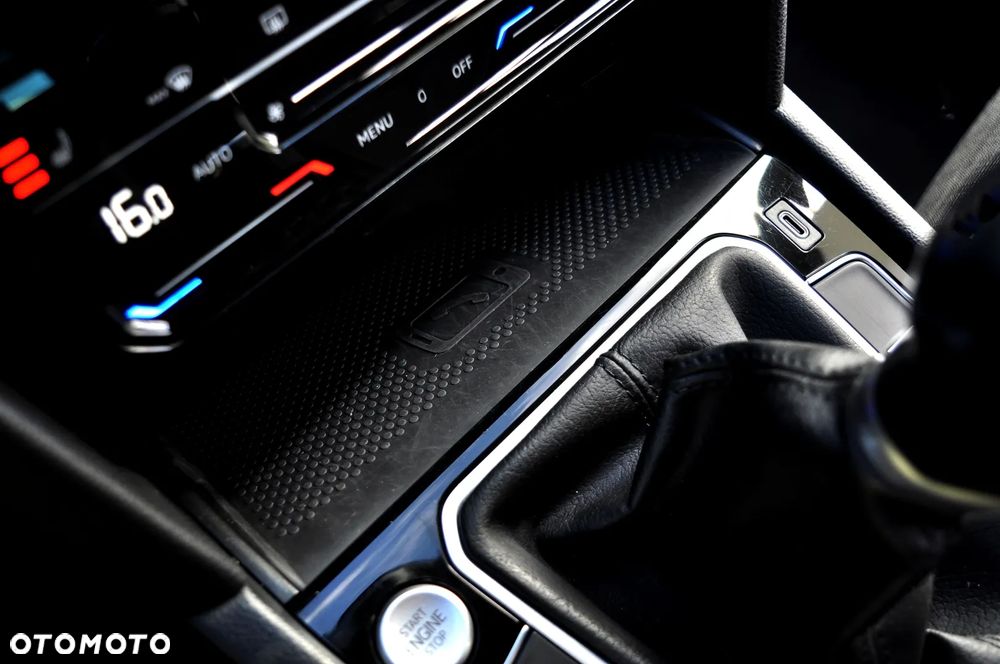 Volkswagen Passat - 33