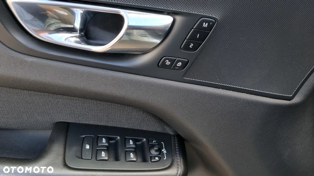Volvo XC 60 D4 Geartronic Momentum Pro - 33