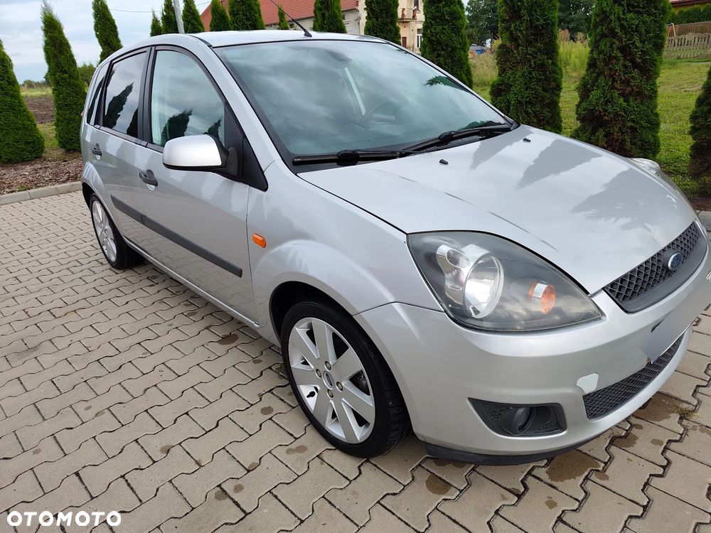 Ford Fiesta 1.3 Ambiente - 1
