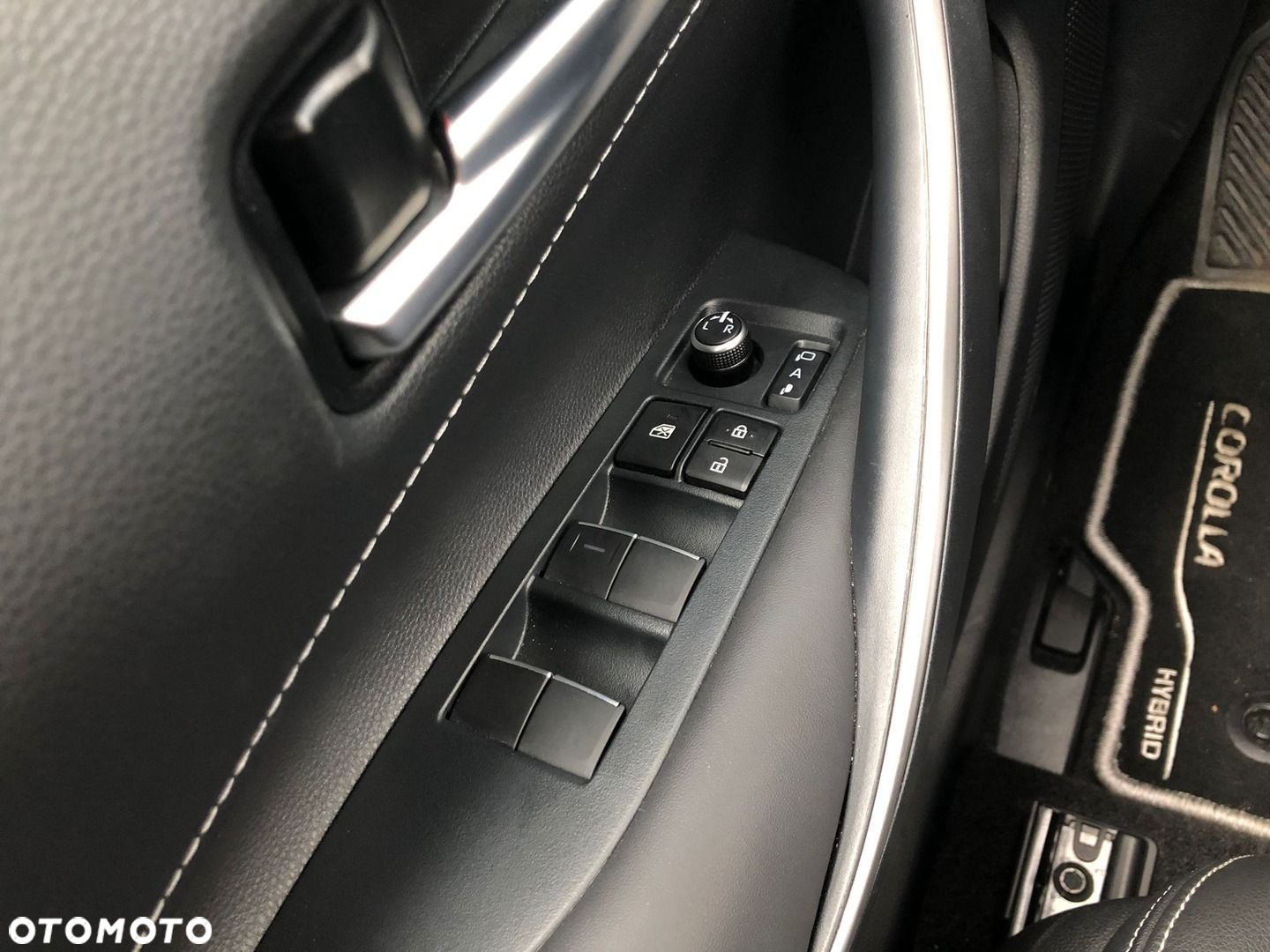 Toyota Corolla 1.8 Hybrid Style - 33