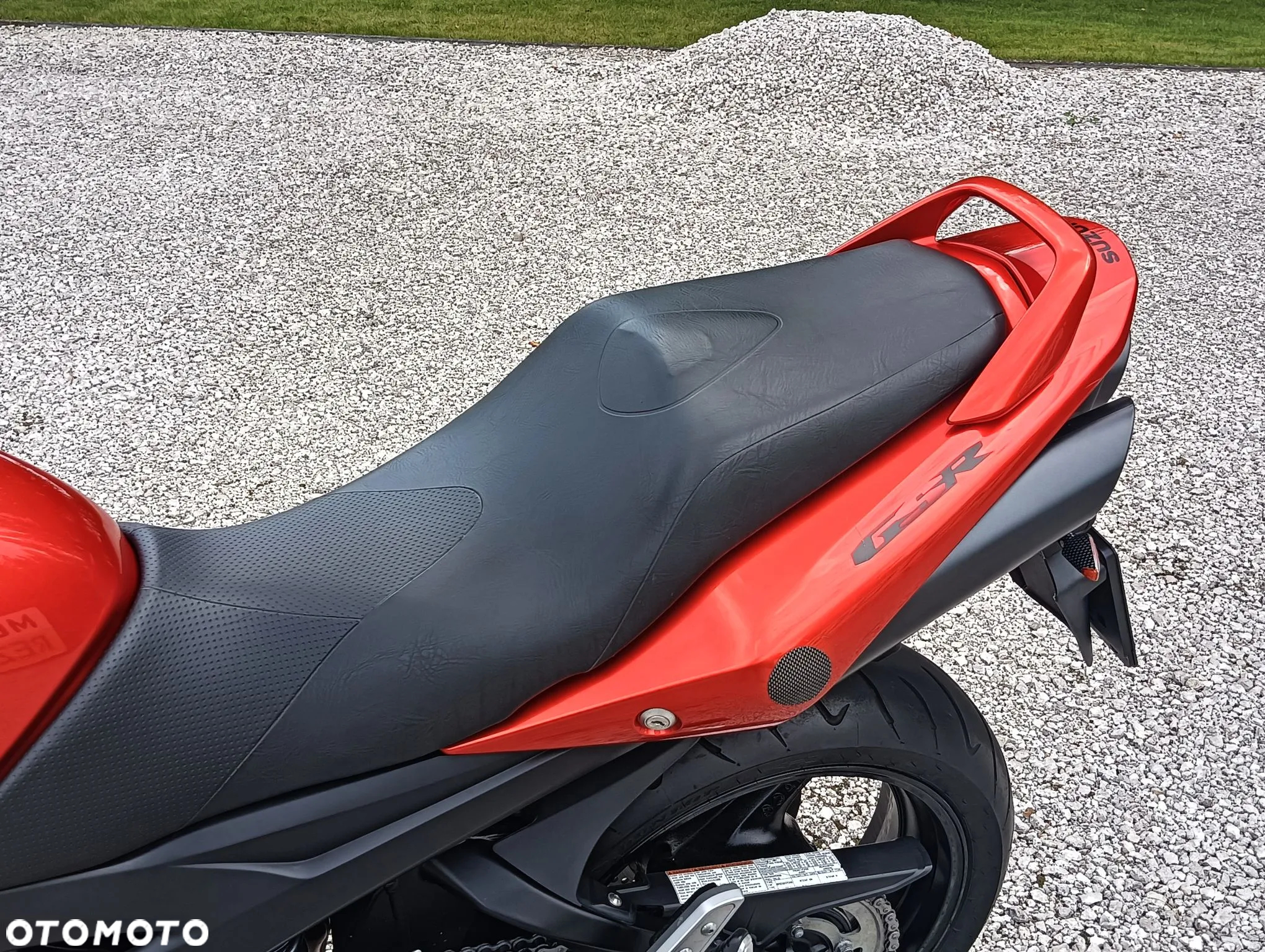Suzuki GSR - 7