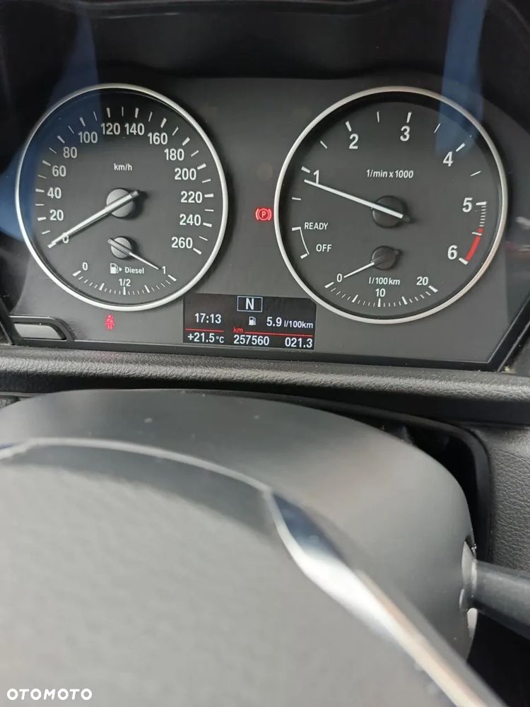 BMW Seria 2 218d - 10