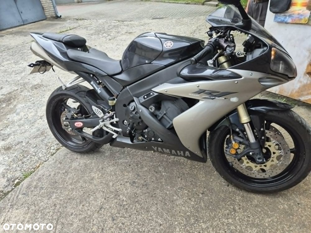 Yamaha R1 - 1