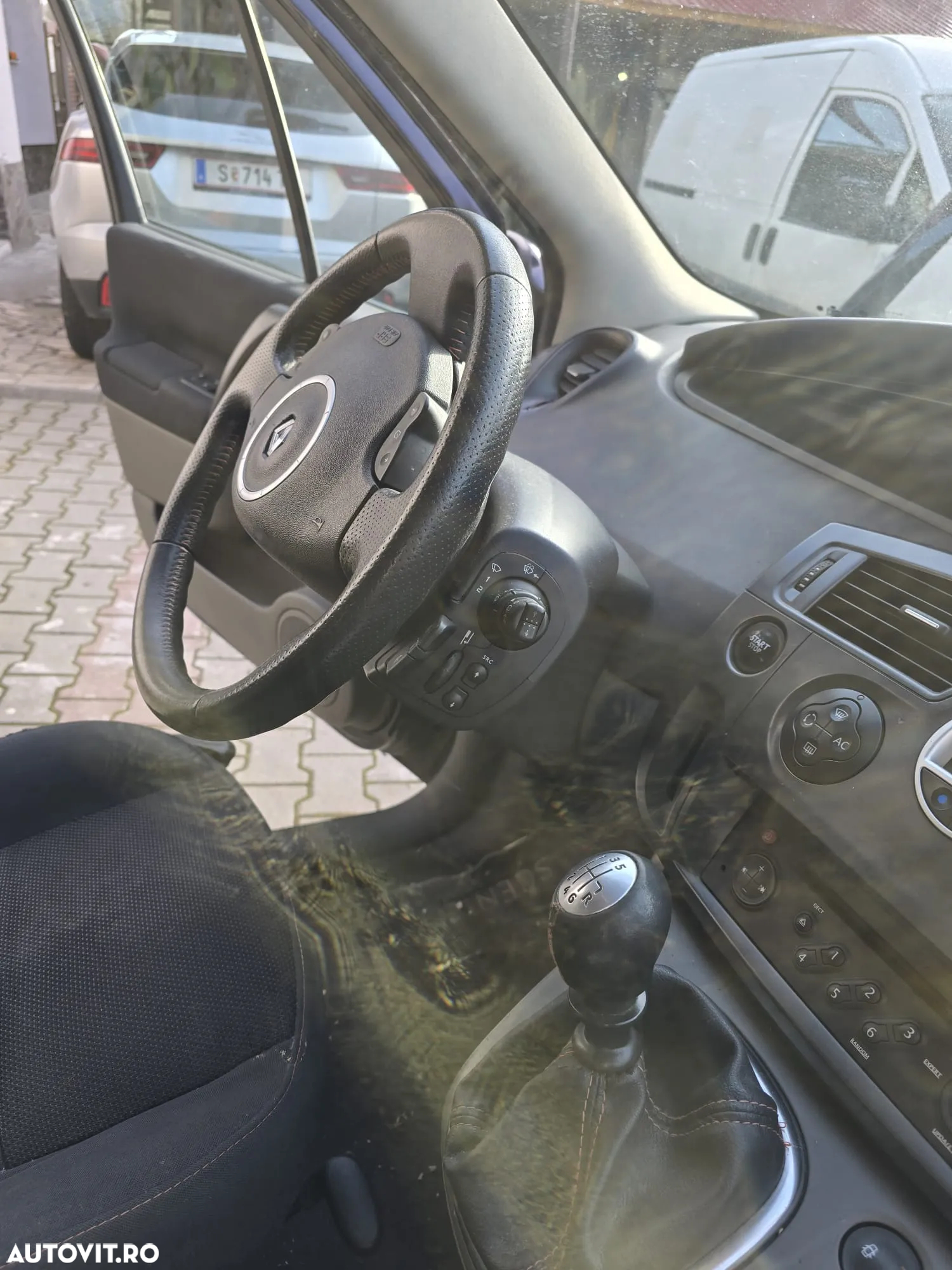 Renault Scenic 1.4 16V Confort Privilege - 4