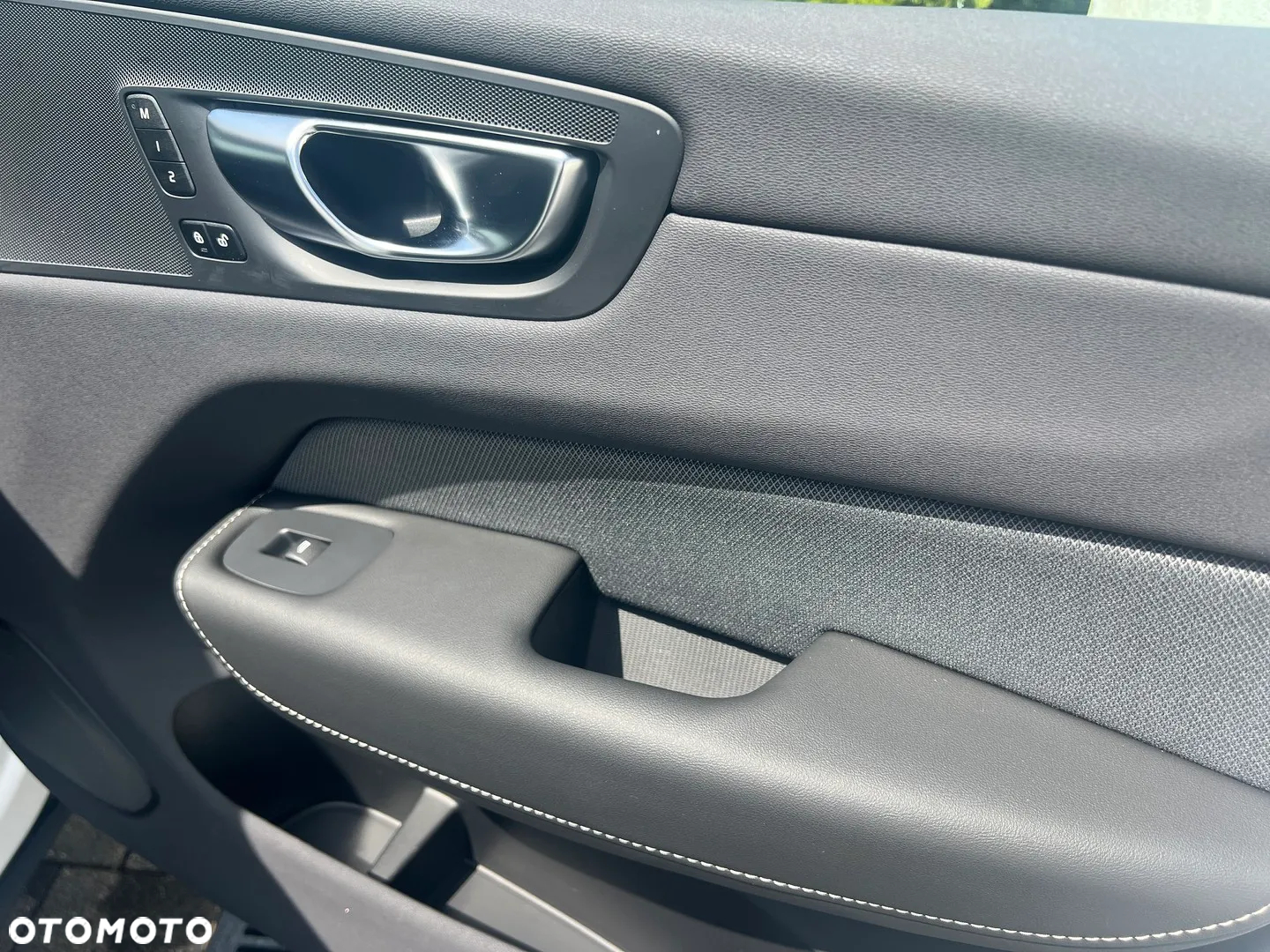 Volvo XC 60 B4 B Plus Dark - 37