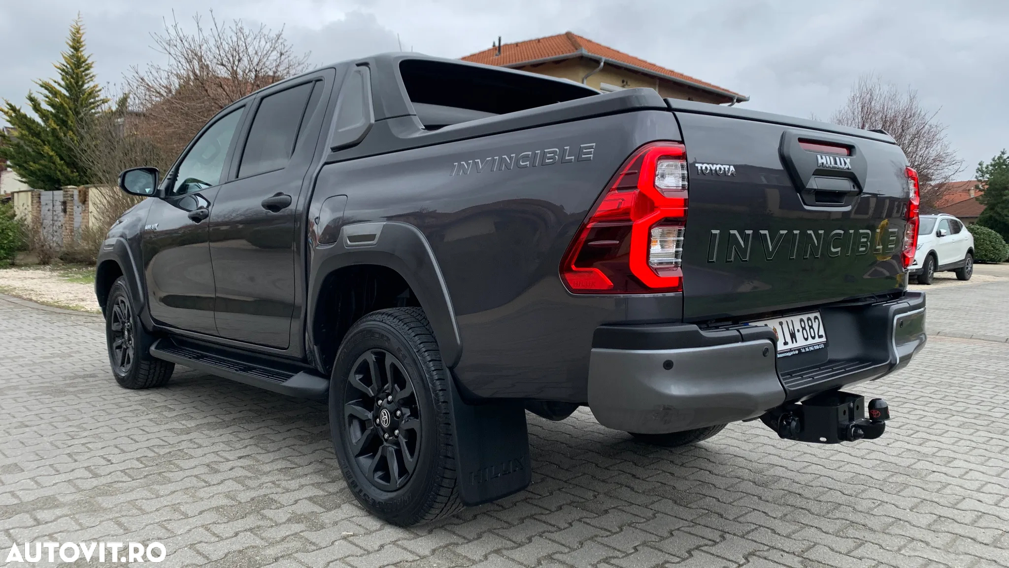 Toyota Hilux 2.8D 204CP 4x4 Double Cab AT Invincible Color Edition - 8