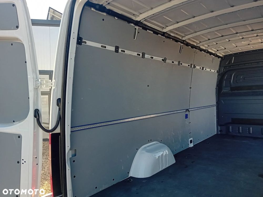 Mercedes-Benz Sprinter - 11