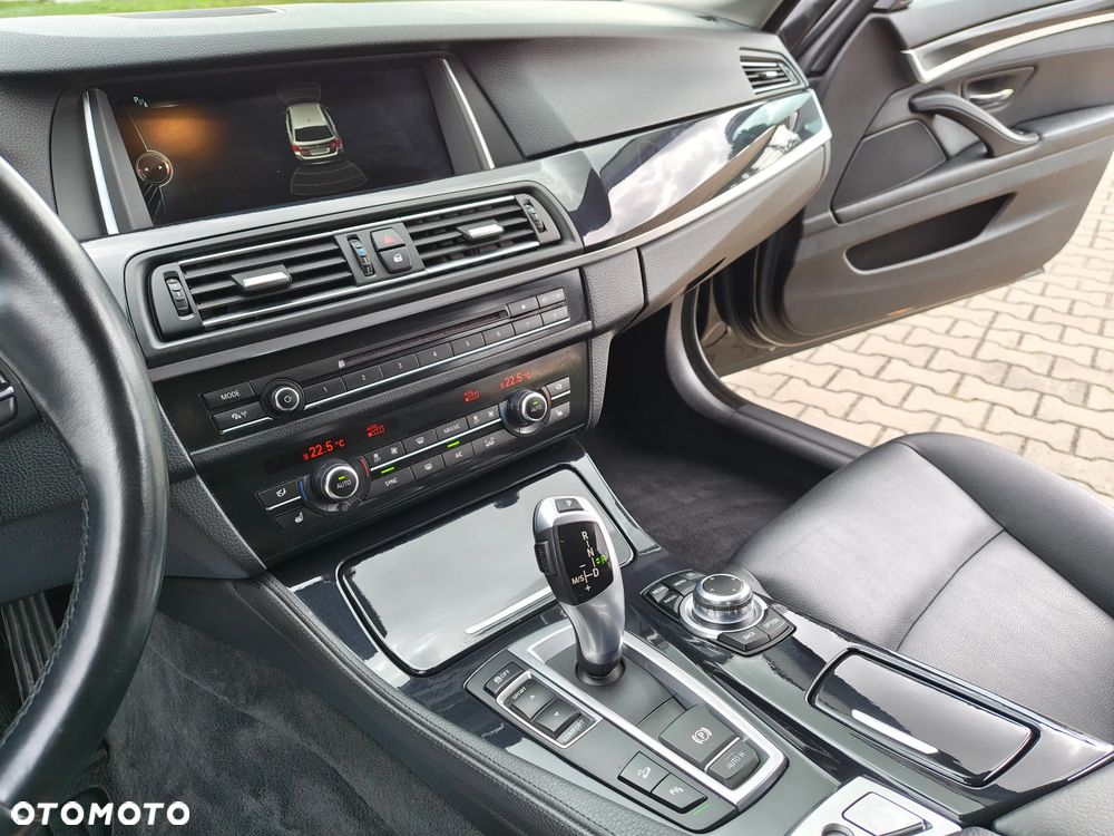 BMW Seria 5 520d xDrive - 38