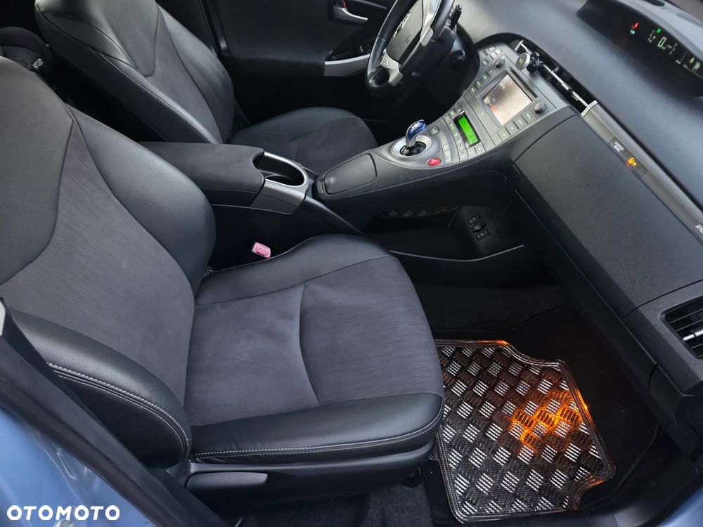 Toyota Prius 1.8 HSD Premium - 10