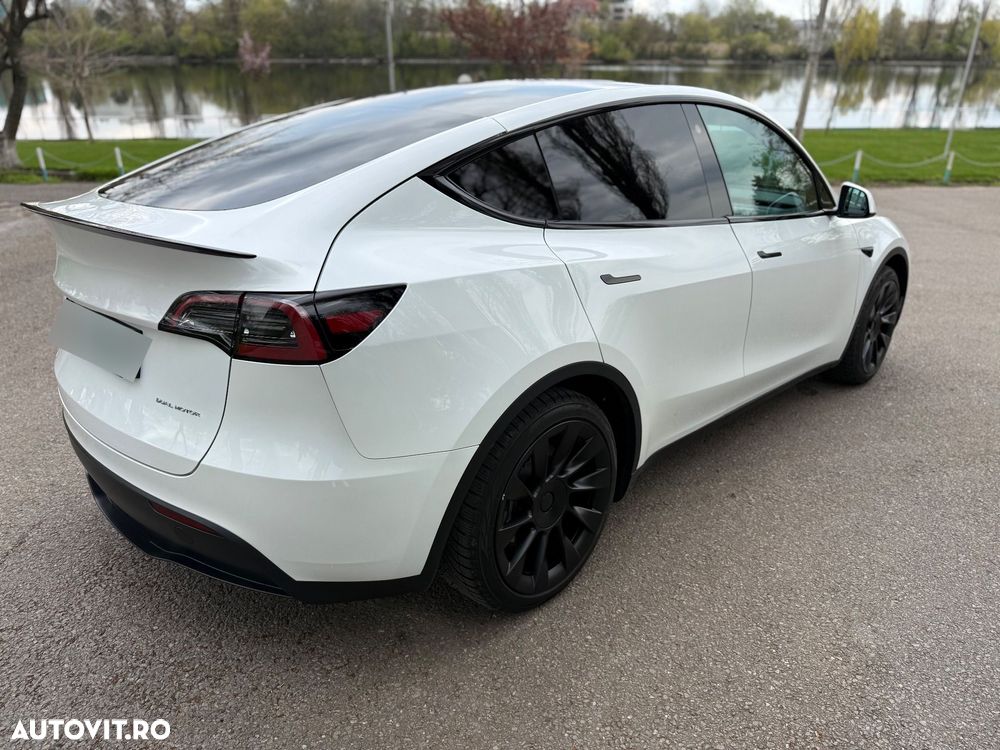 Tesla Model Y - 4
