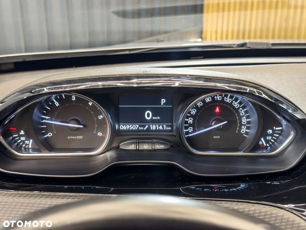 Peugeot 2008 BlueHDi FAP 120 STOP & START EAT6 Allure - 33