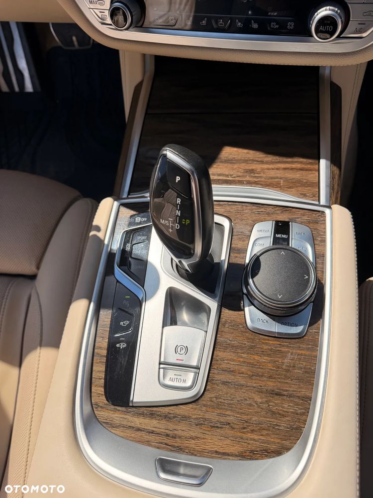 BMW Seria 7 740d xDrive - 21
