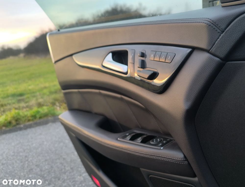 Mercedes-Benz CLS - 30