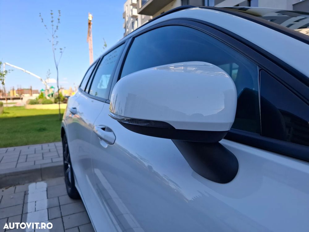 Volvo V60 B4 MHEV AT8 FWD Momentum Pro - 20
